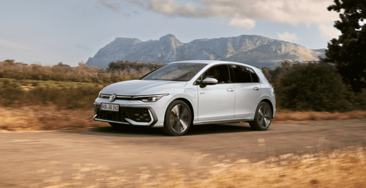 gl6274 golf gte driving through the desert 16 9 5 1752138464